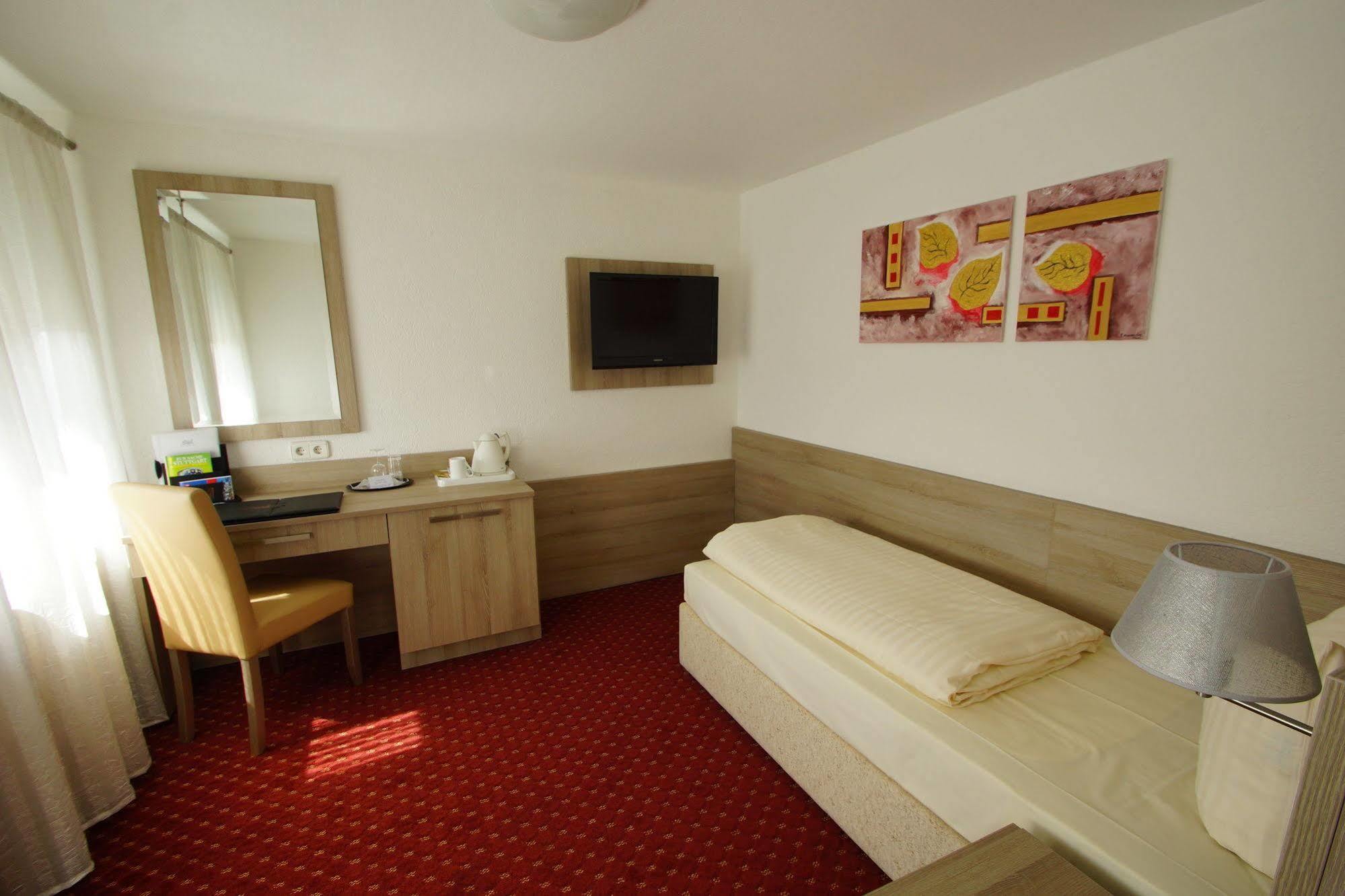 Airport Hotel Filder Post Stuttgart Eksteriør bilde